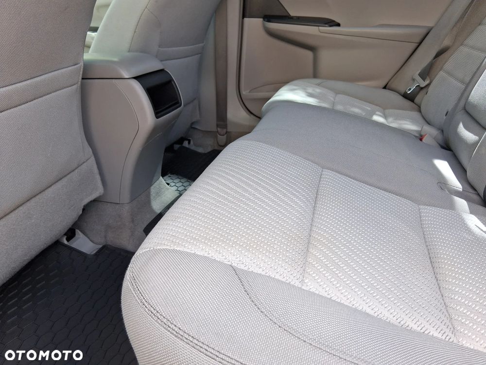 Toyota Camry - 10