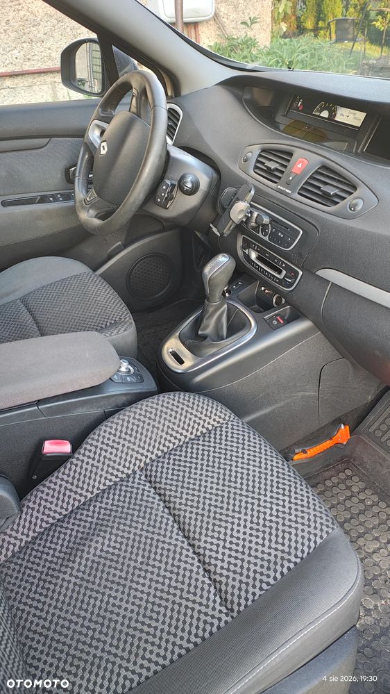 Renault Grand Scenic - 13