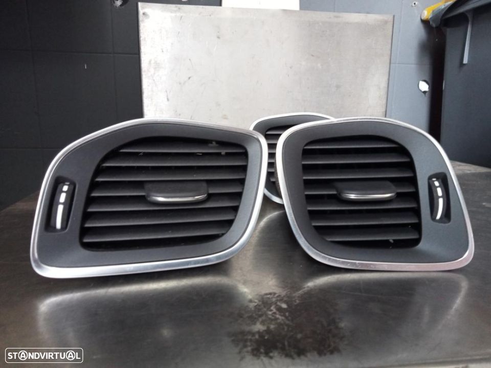 Grelhas sofagem Volvo V40 - 1