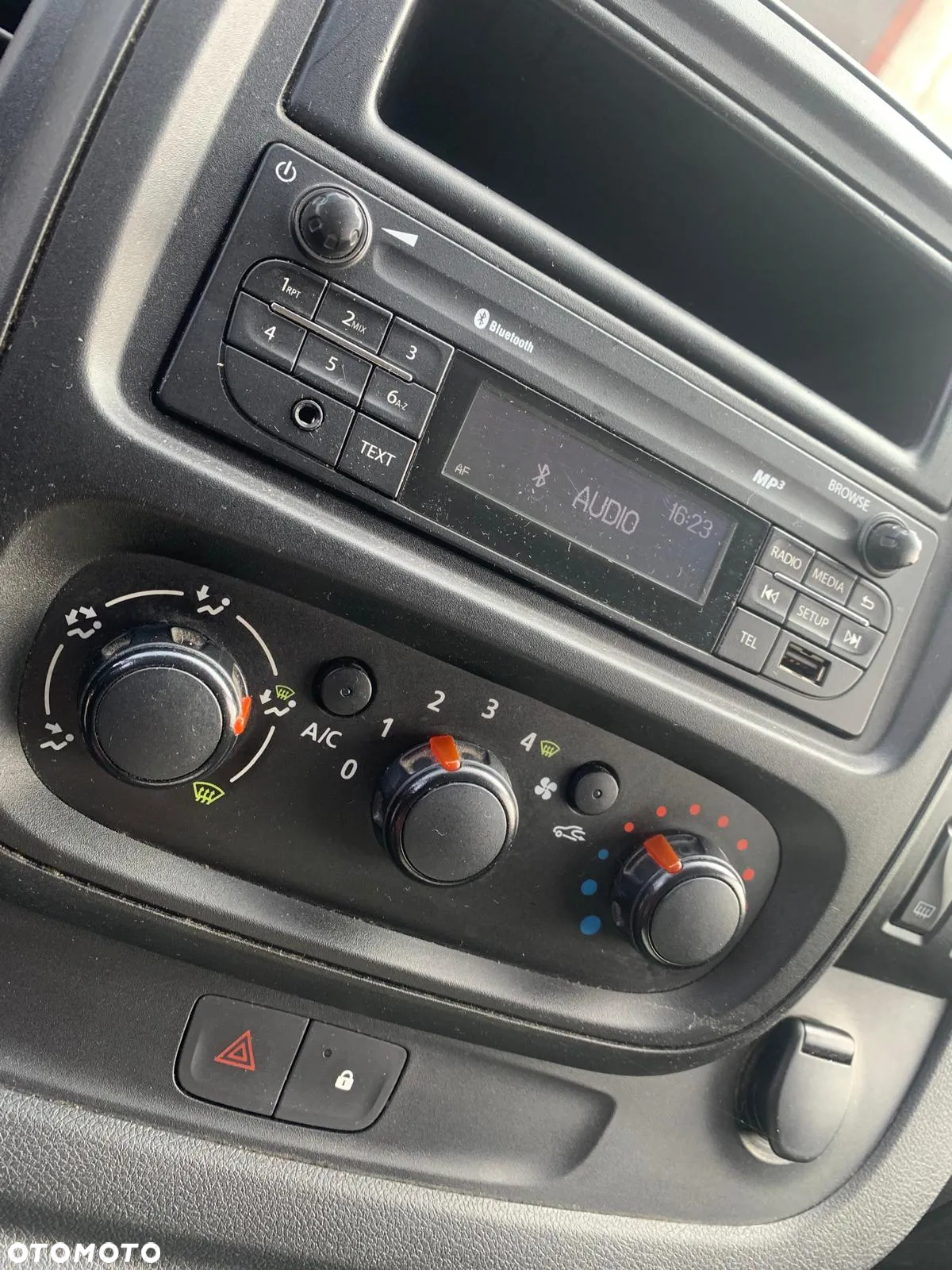 Renault TRAFIC - 8