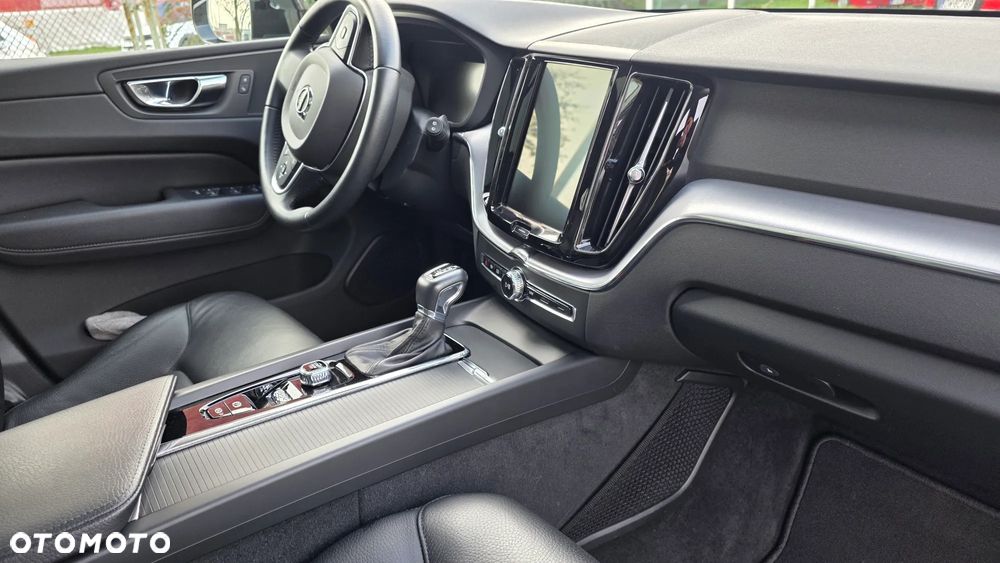 Volvo XC 60 T5 Momentum Pro - 8