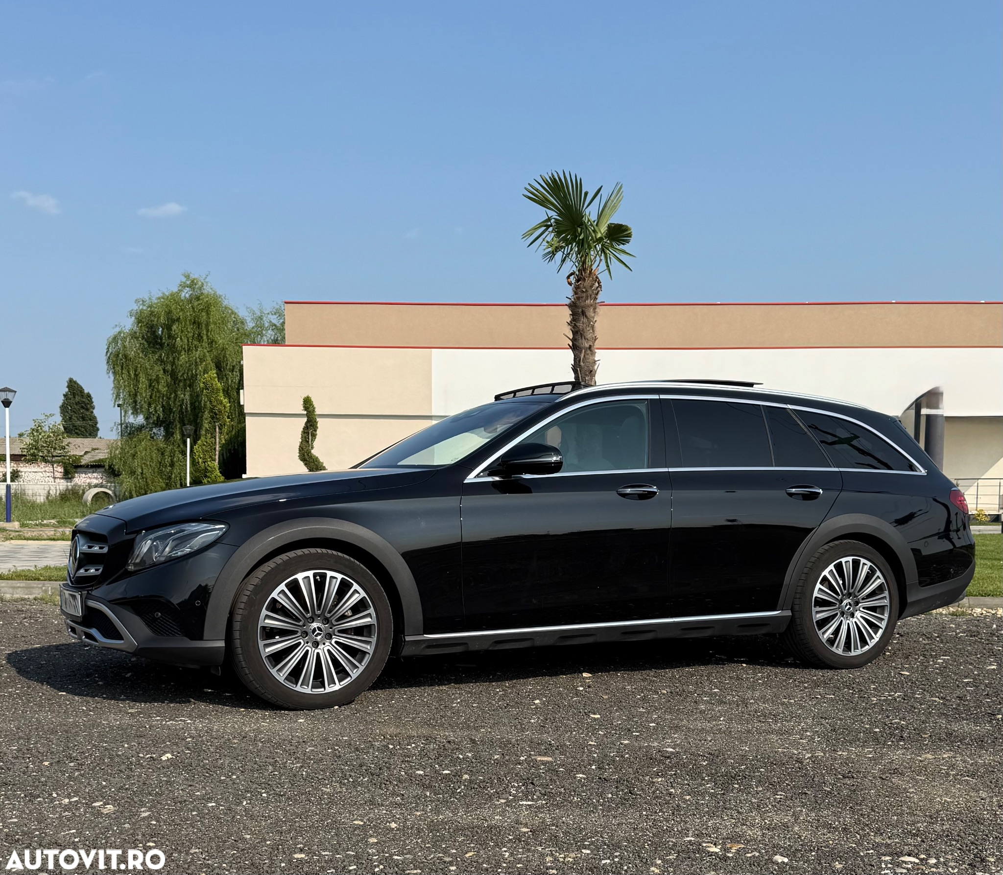 Mercedes-Benz E 220 d 4Matic T 9G-TRONIC Avantgarde - 2
