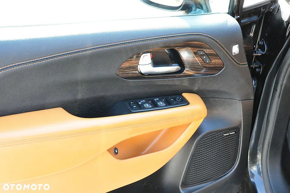 Chrysler Pacifica - 30