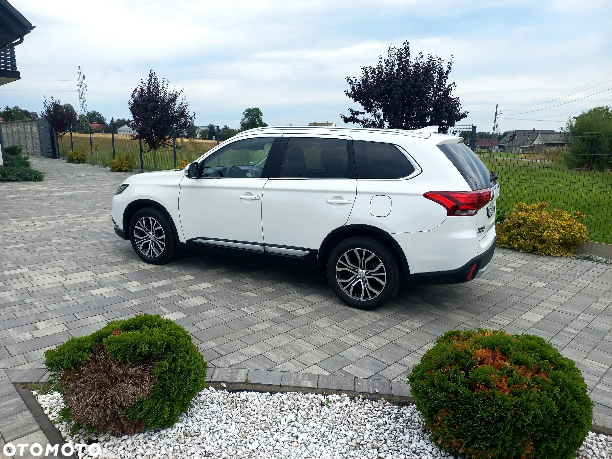 Mitsubishi Outlander 2.0 Intense + Navi 4WD CVT - 29