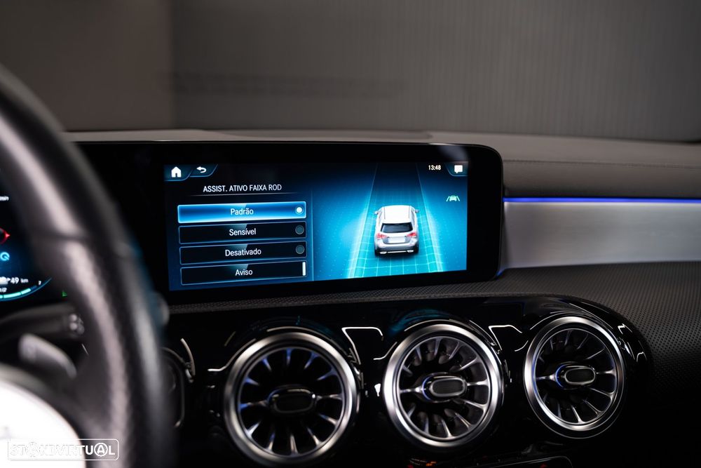 Mercedes-Benz A 250 e AMG Line - 38