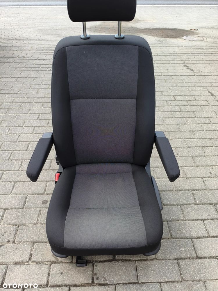 Fotel kierowcy z podłokietnikami VW T6 Austin - 1
