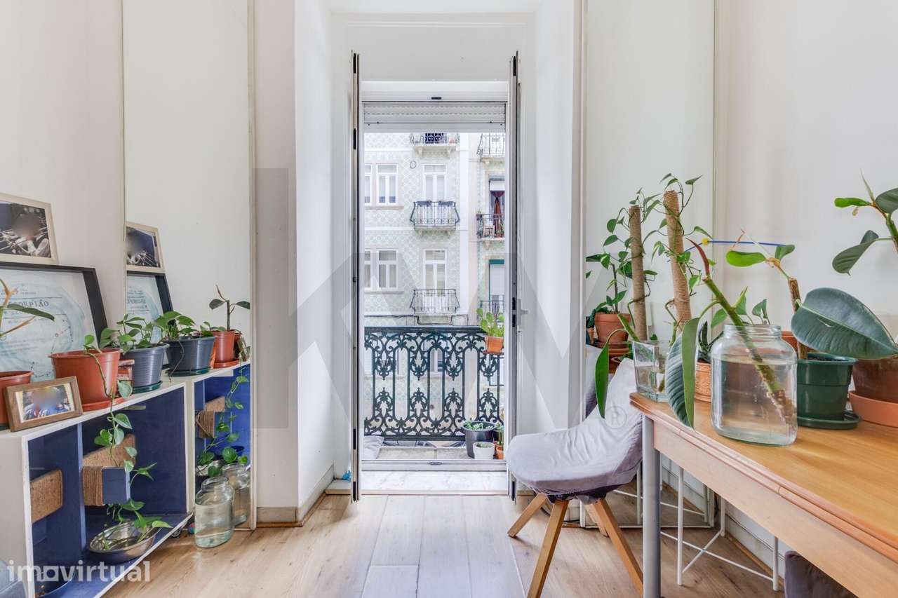 Apartamento T2+1 com elevado potencial de renovação no Centro de Lisbo - Grande imagem: 5/33