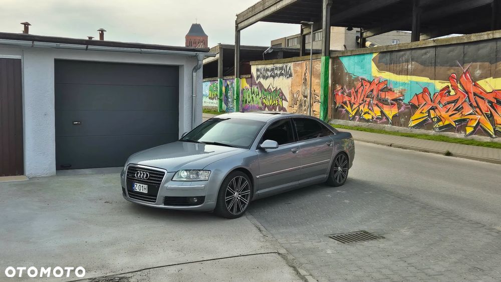 Audi A8 4.2 L Quattro - 1