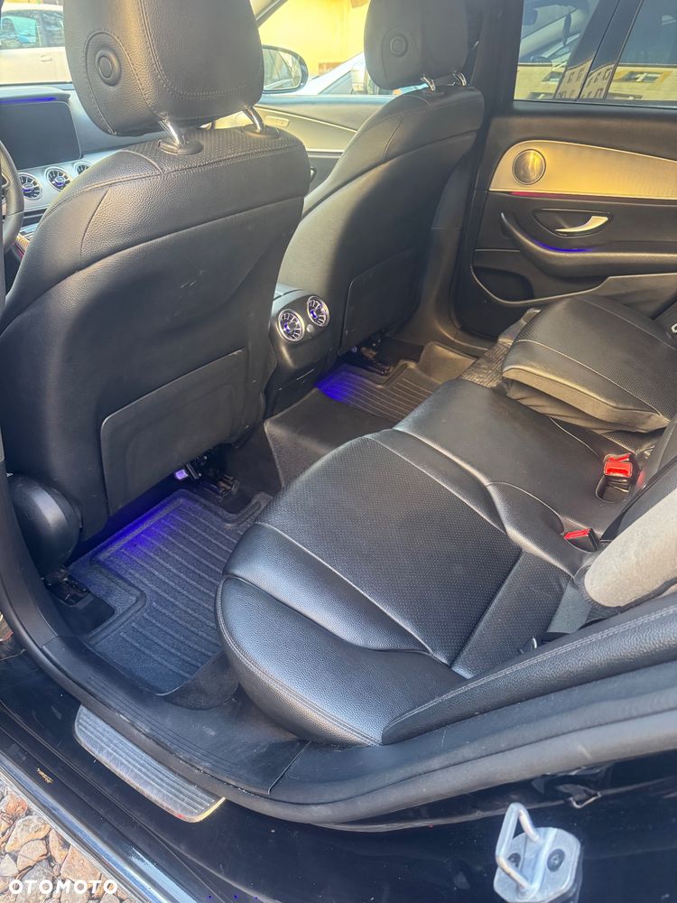 Mercedes-Benz Klasa E 220 d 4-Matic 9G-TRONIC - 11