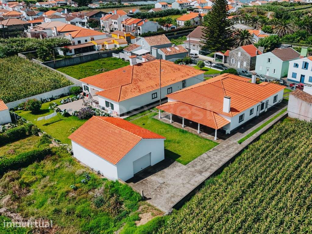 Propriedade T4 térrea com 2.090 m² de terreno , Mosteiros - Grande imagem: 2/13