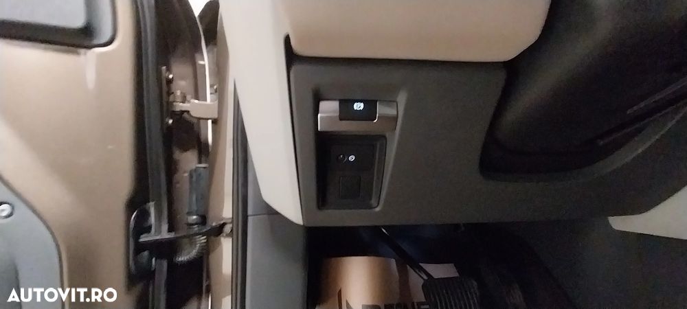 Land Rover Defender - 16