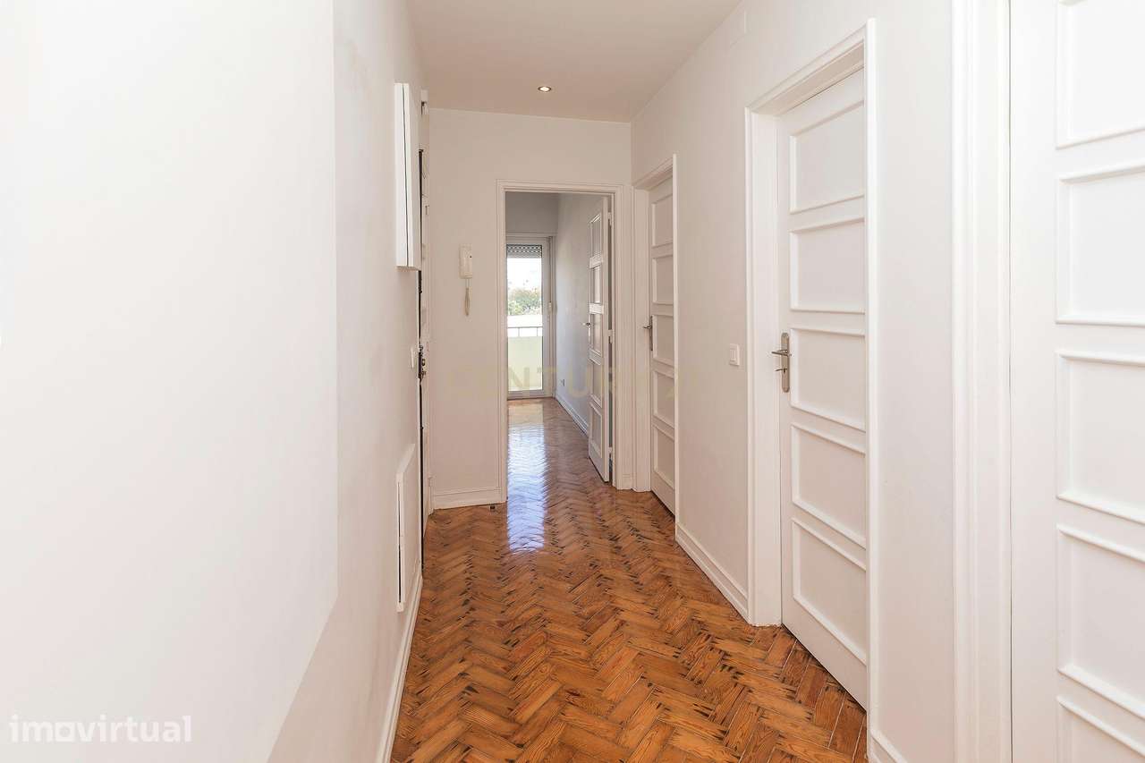 Excelente Apartamento T2 para Arrendamento Mobilado na Rua Cecília Mei - Grande imagem: 2/19