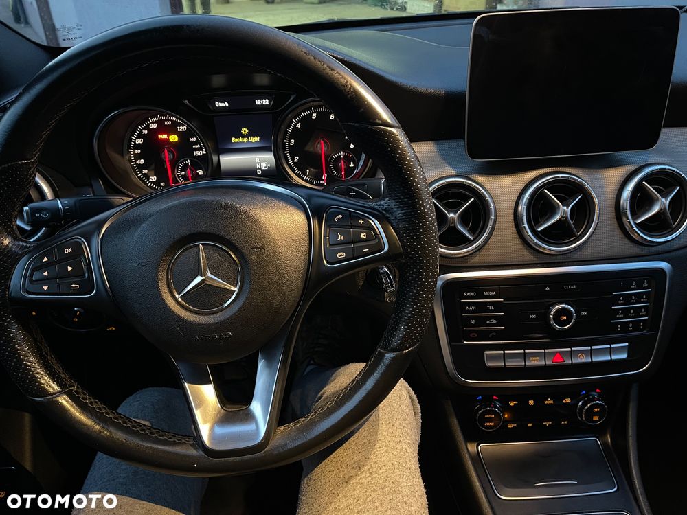 Mercedes-Benz CLA 250 7G-DCT Peak Edition - 12