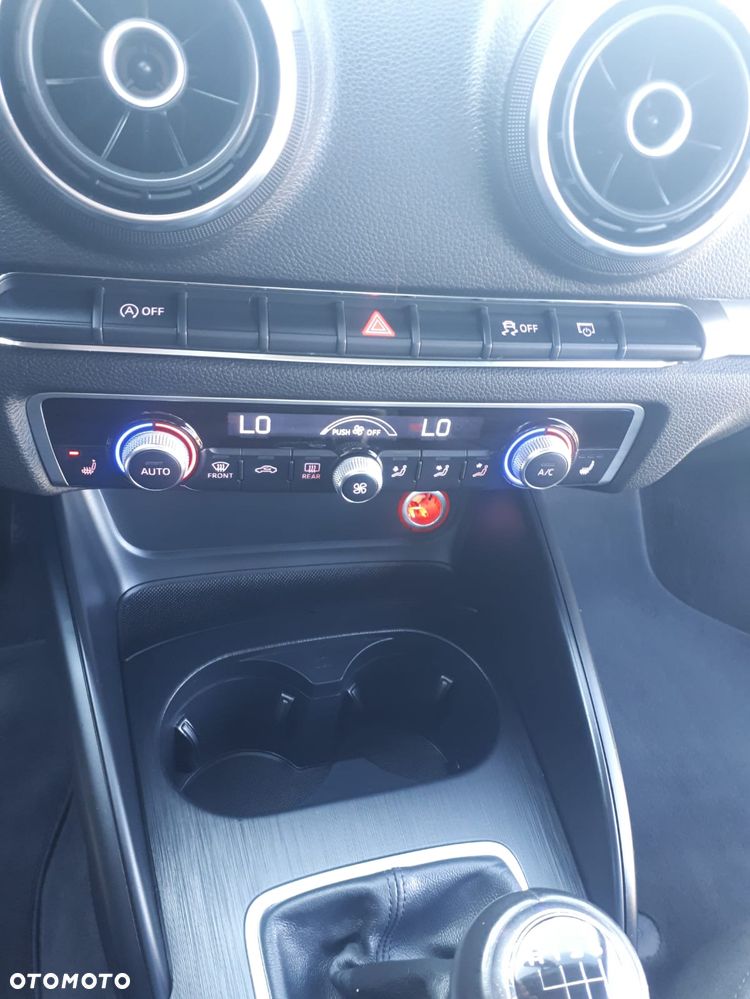 Audi A3 Sportback 1.6 TDI DPF Ambiente - 26