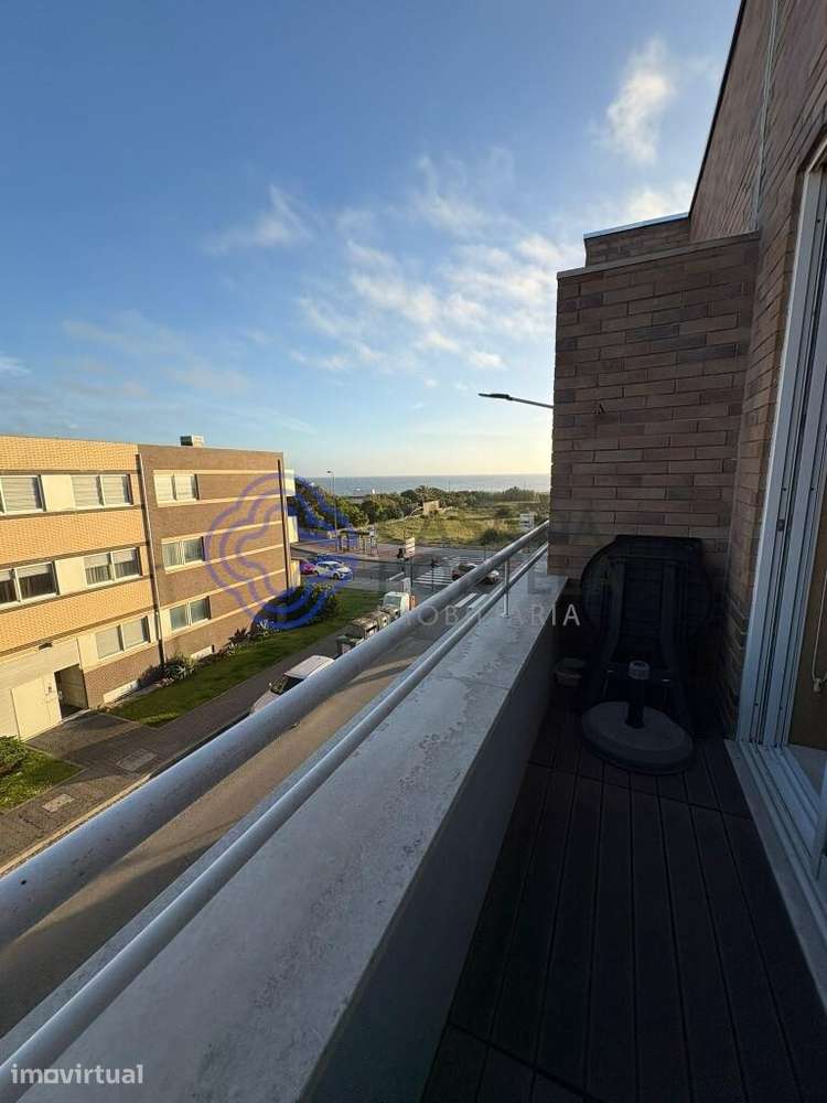 Apartamento T3|renovado| Último andar junto à Praia da Madalena - Grande imagem: 4/25