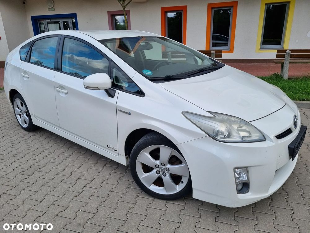 Toyota Prius (Hybrid) Life - 2