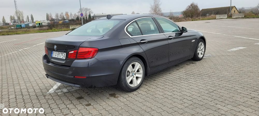BMW Seria 5 528i xDrive - 7