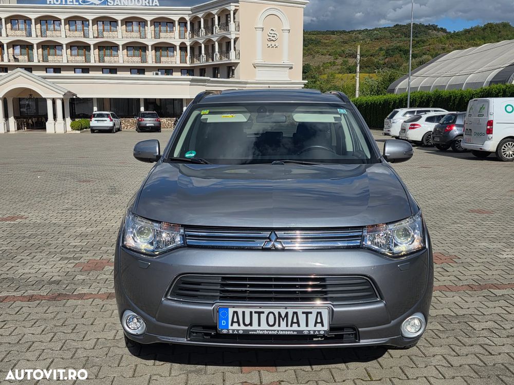 Mitsubishi Outlander 2.0 4WD Plug-In Hybrid Top - 32