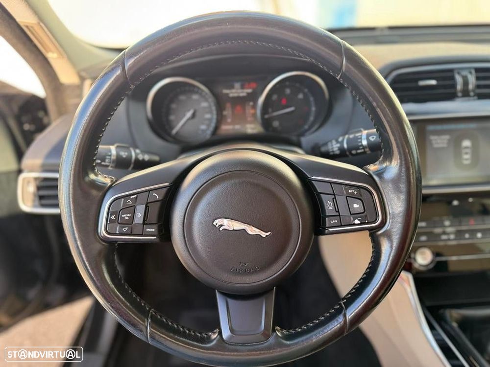 Jaguar XE 2.0 D Pure - 16