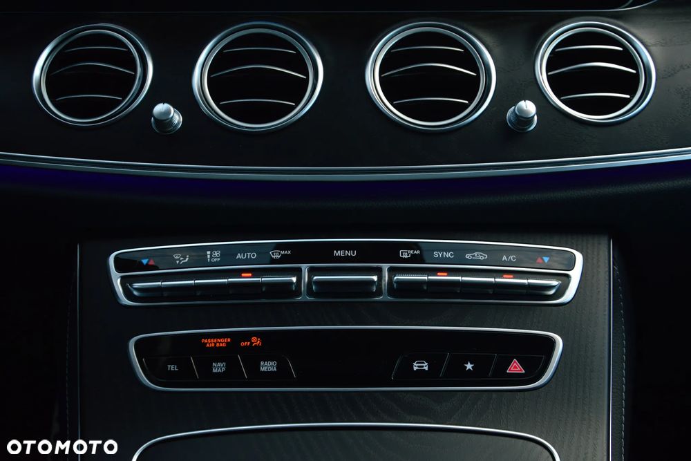Mercedes-Benz Klasa E 220 d 4-Matic AMG - 33