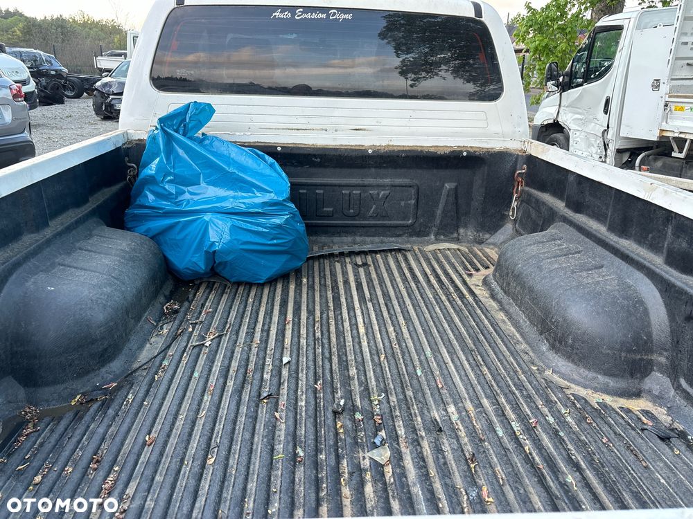 Toyota Hilux 4x4 Extra Cab - 8