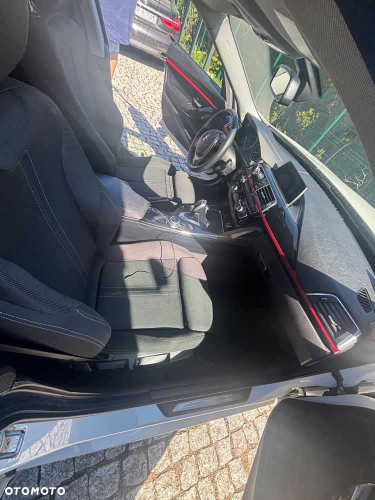 BMW Seria 3 320i GPF xDrive - 31
