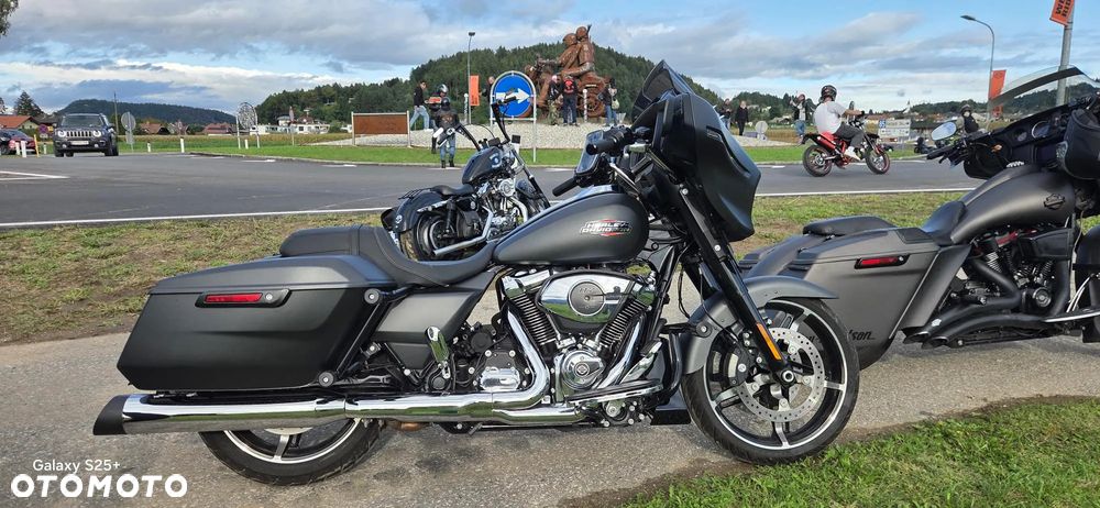 Harley-Davidson Touring Street Glide - 1