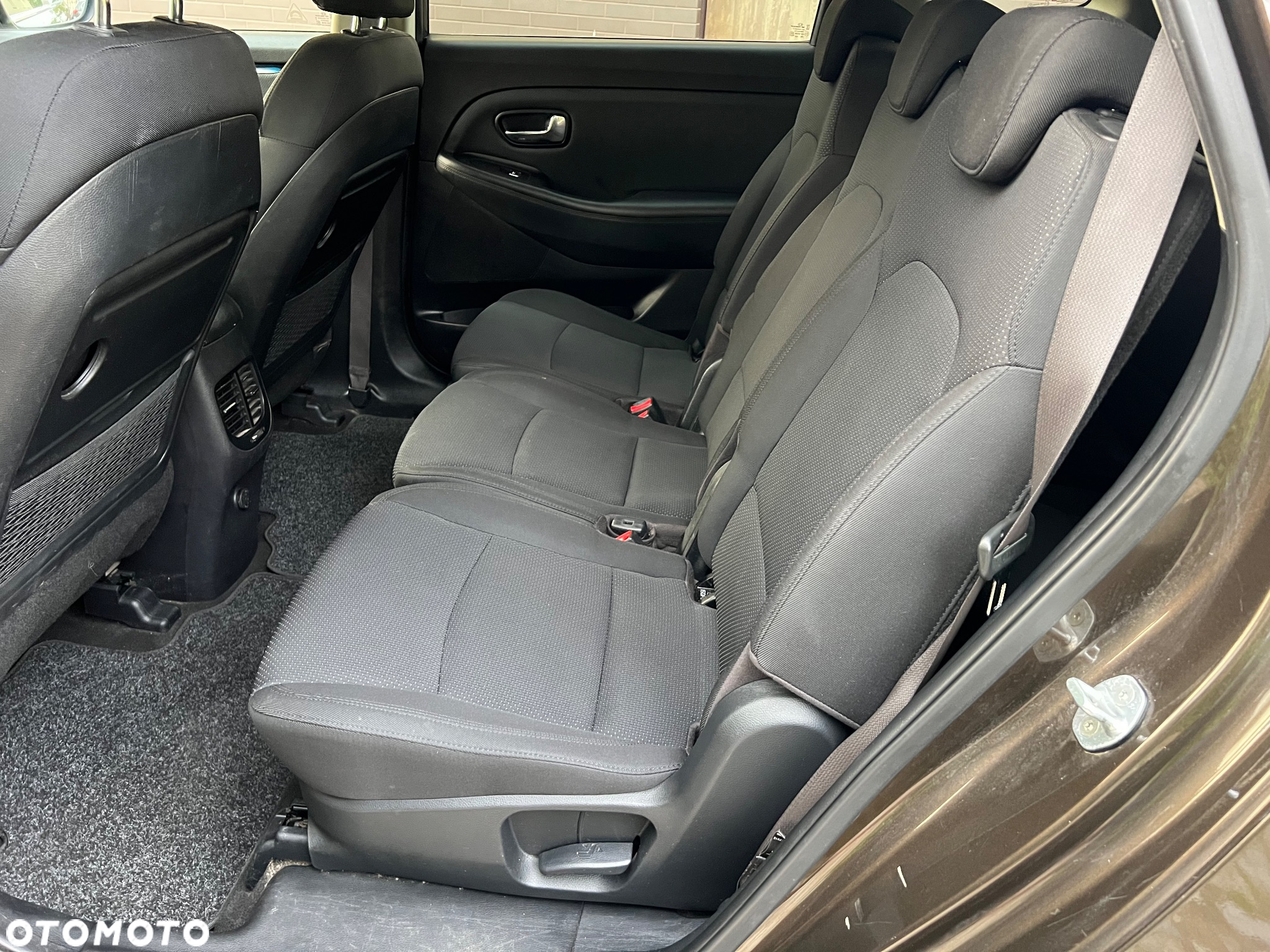 Kia Carens 1.6 GDI L 7os - 34