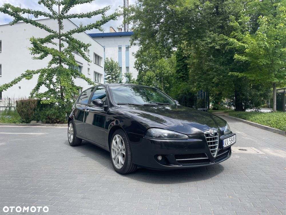 Alfa Romeo 147 2.0 Twin Spark Distinctive - 1