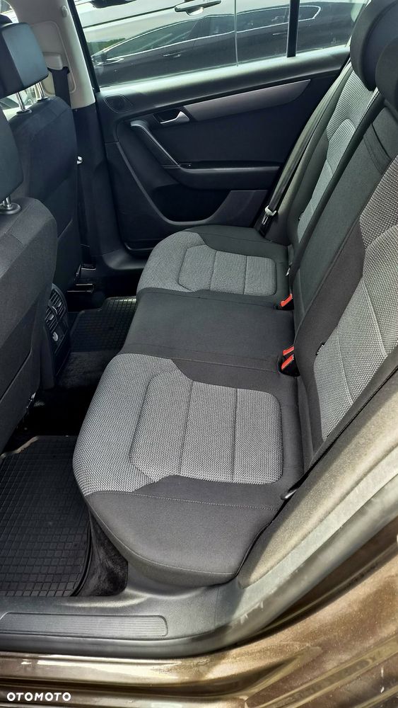 Volkswagen Passat 2.0 TDI Comfortline DSG - 9