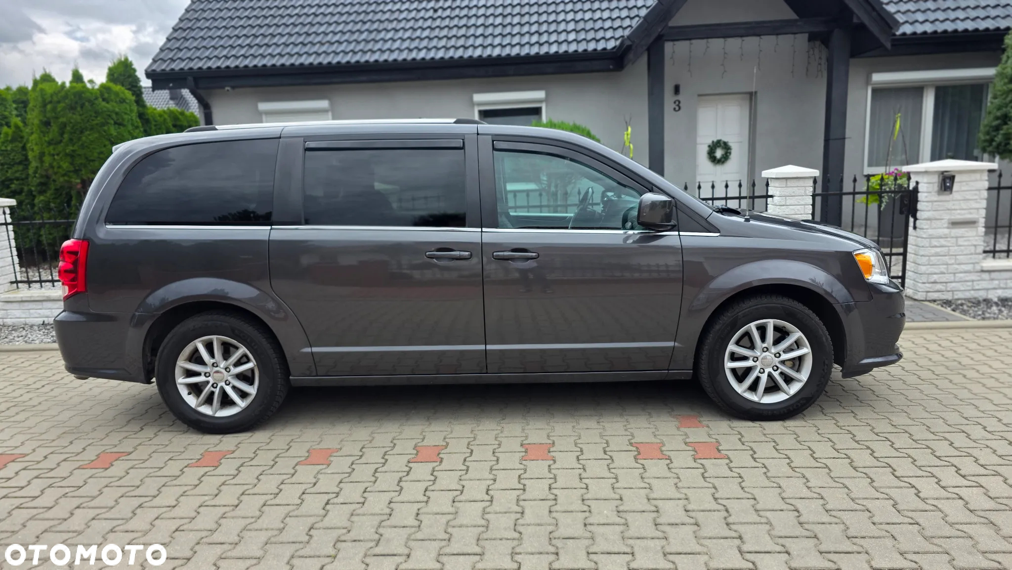 Dodge Grand Caravan - 9