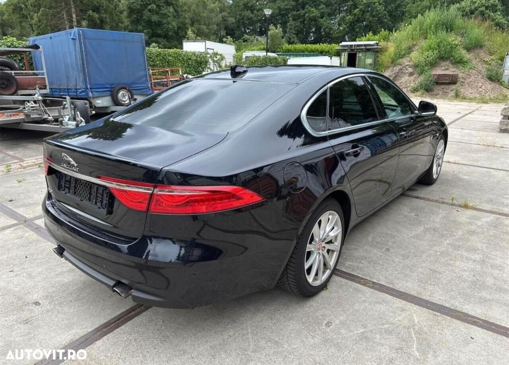 Jaguar XF 2.0 Portfolio - 6