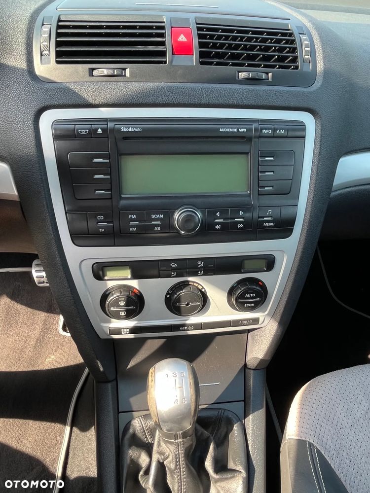 Skoda Octavia 2.0 TDI DPF RS - 22