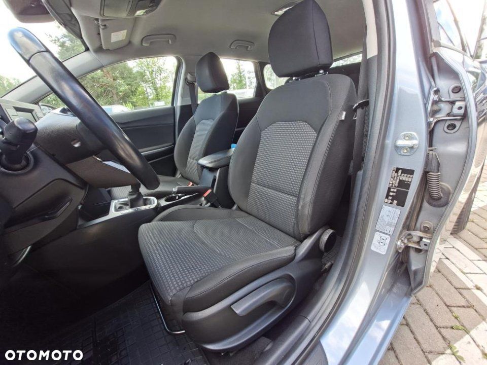 Kia Ceed - 11