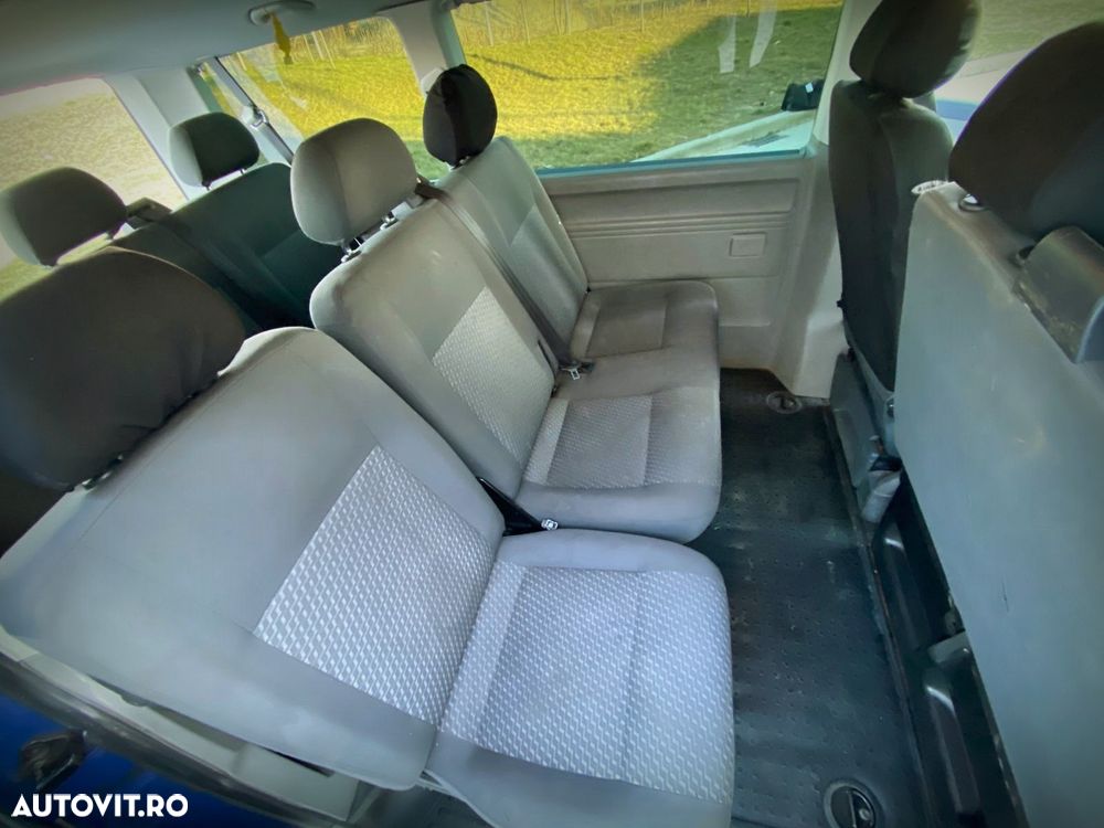 Volkswagen Caravelle - 11