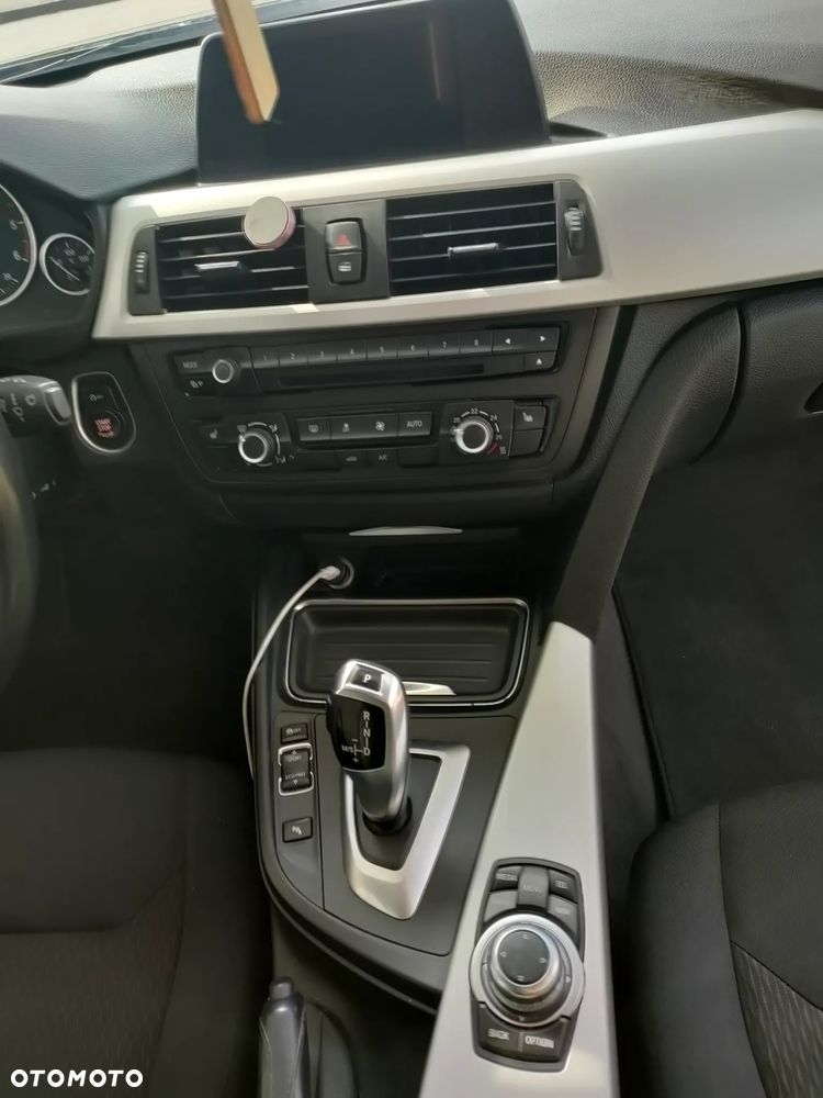 BMW Seria 3 320d Efficient Dynamics Edition - 13