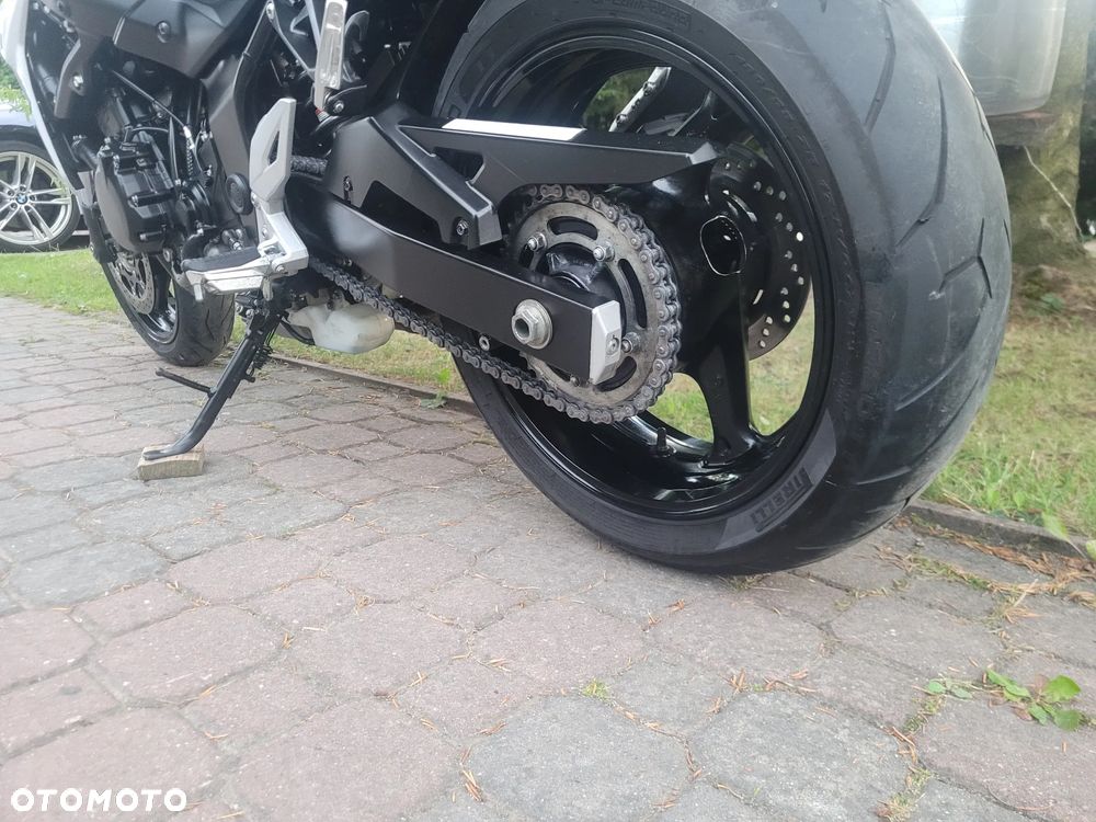 Suzuki GSR - 28
