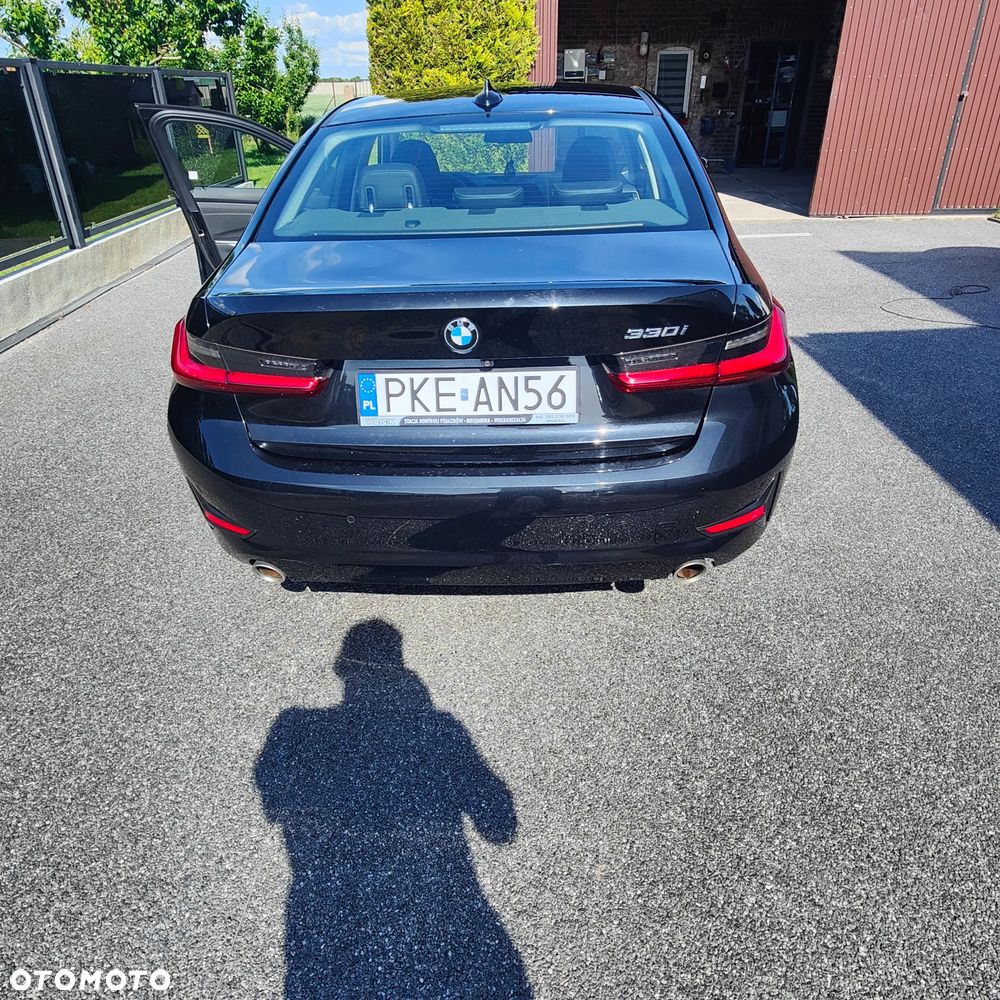 BMW Seria 3 330i Sport Line - 3