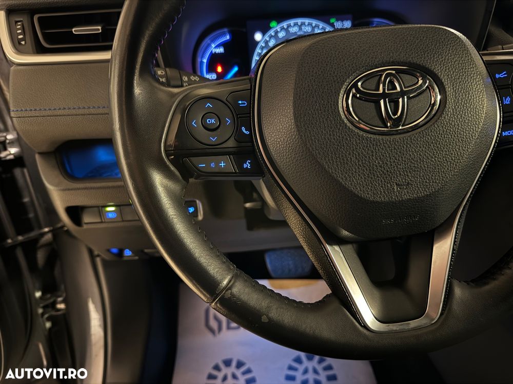 Toyota RAV4 2.5 4x4 Hybrid Team Deutschland - 13