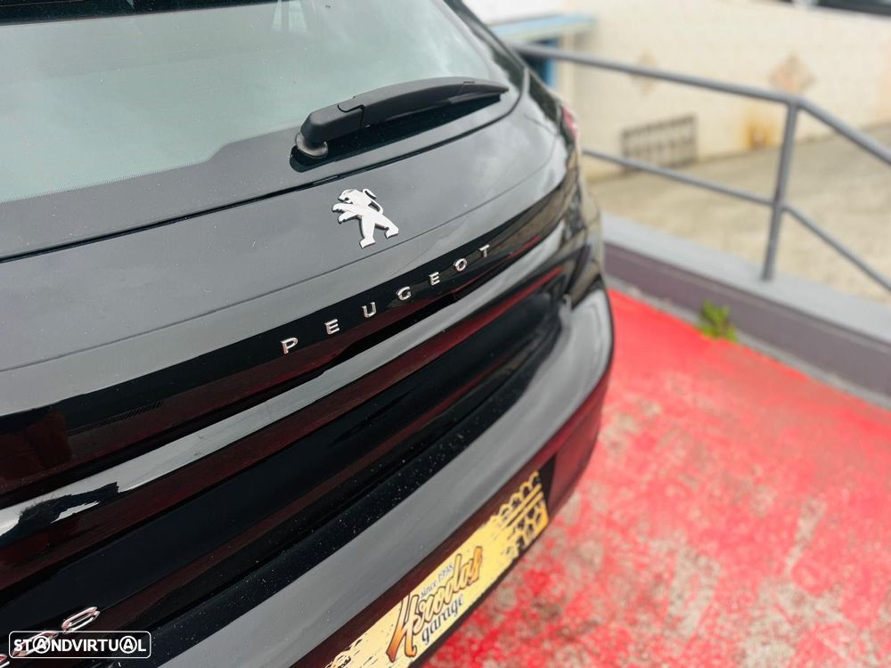 Peugeot 208 1.2 PureTech SE Style - 16