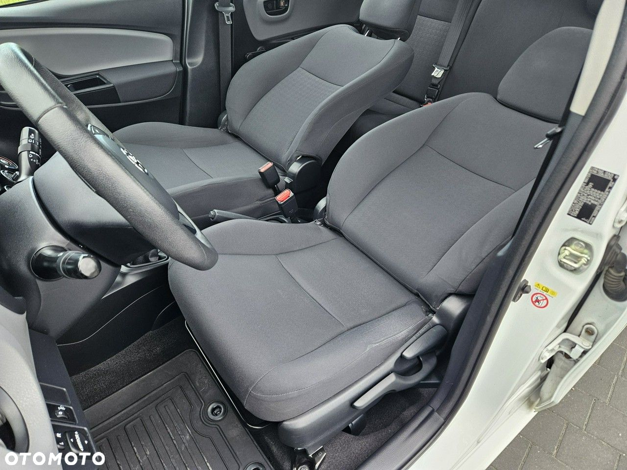 Toyota Yaris - 24