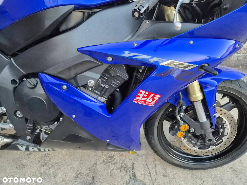 Yamaha R1 - 11