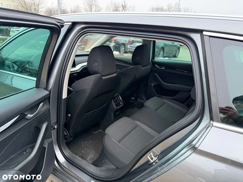 Skoda Octavia 2.0 TDI Edition 130 Essence DSG - 14