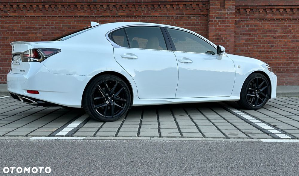 Lexus GS - 15