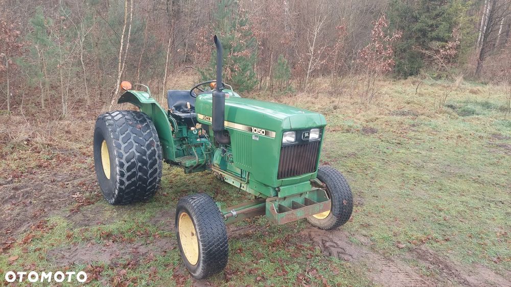 John Deere 1050 - 2