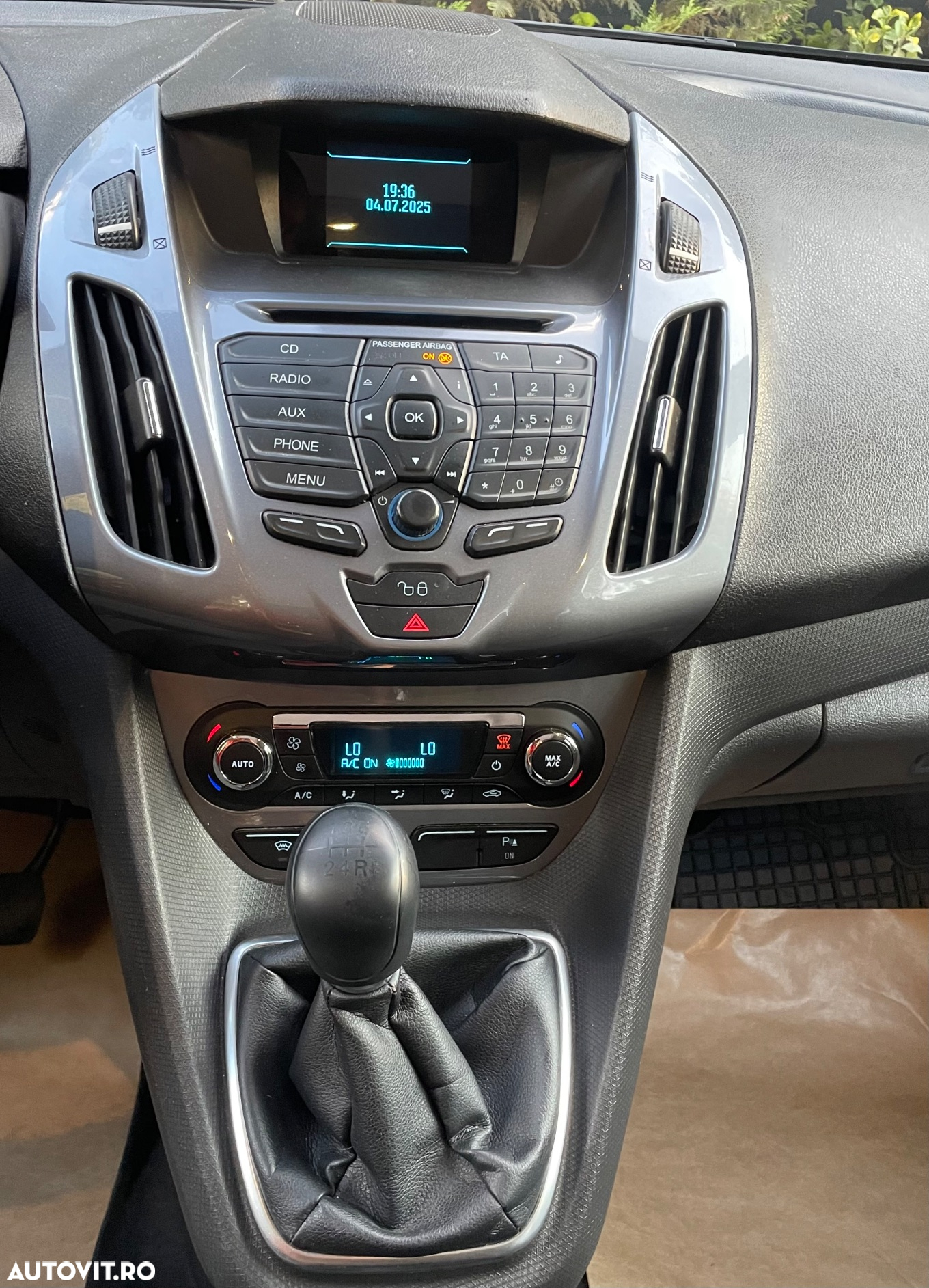 Ford Tourneo Connect 1.6 TDCi Start-Stop Titanium - 36
