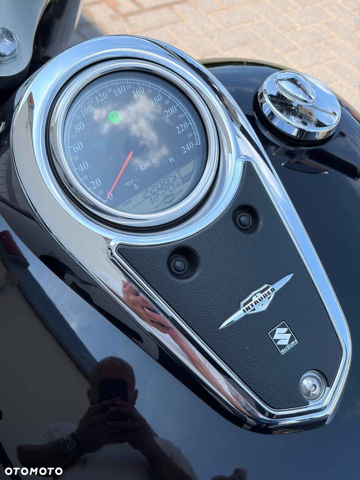 Suzuki Intruder - 5
