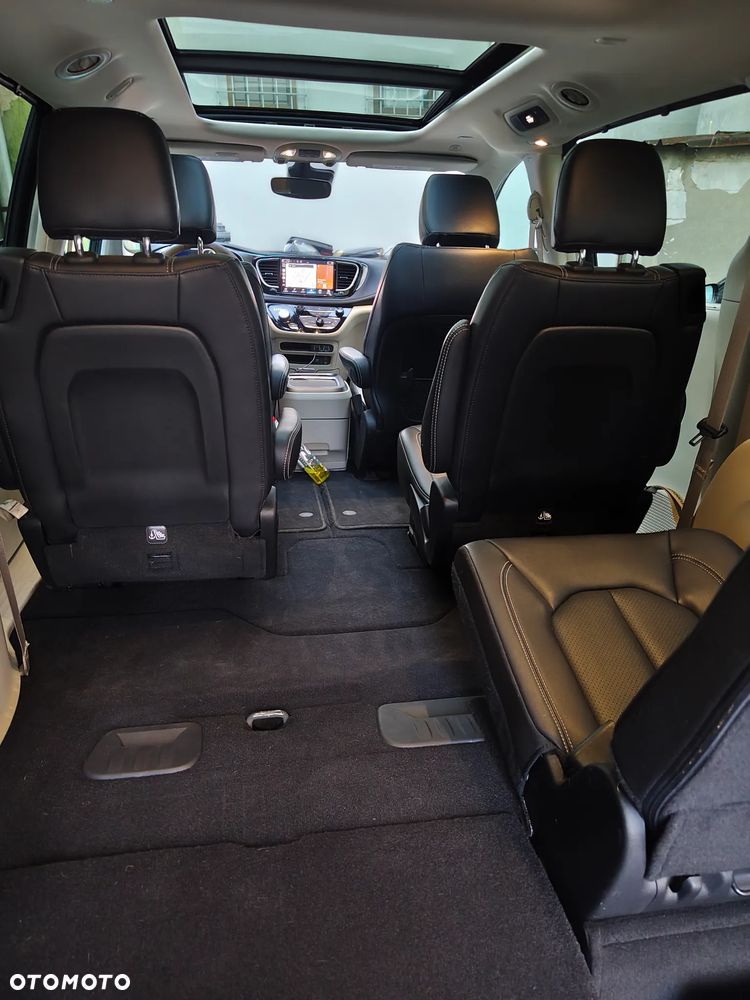 Chrysler Pacifica - 5