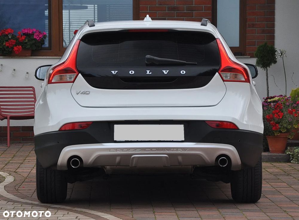 Volvo V40 Cross Country - 10