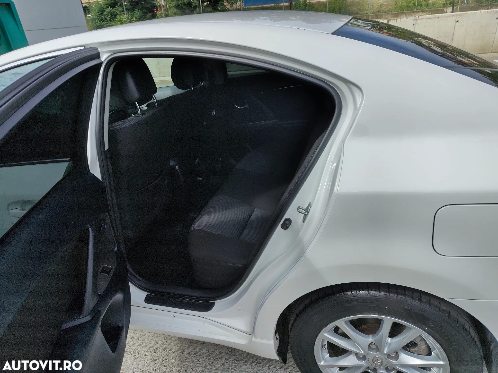 Toyota Avensis 1.8 Executive - 6